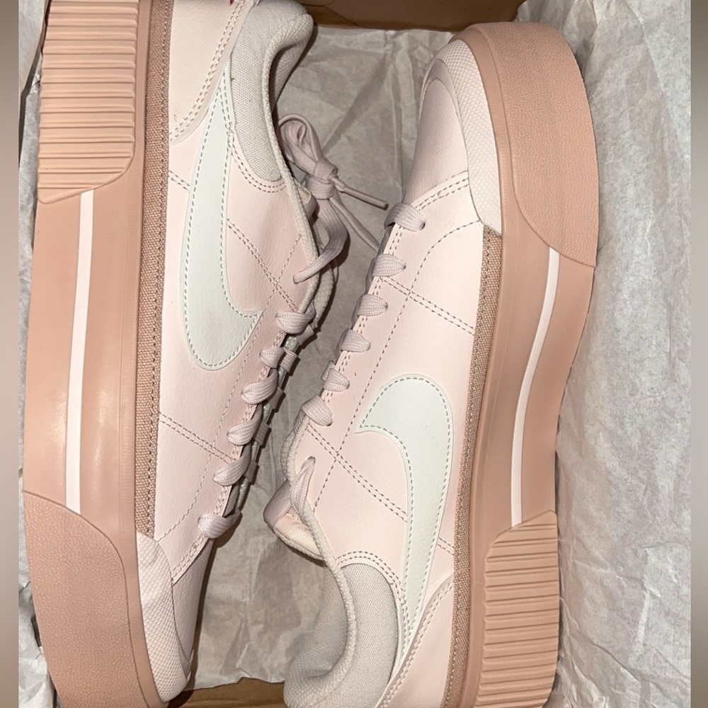 Nike Court Legacy Lift - Women’s Size 10 - Picture 3 of 5